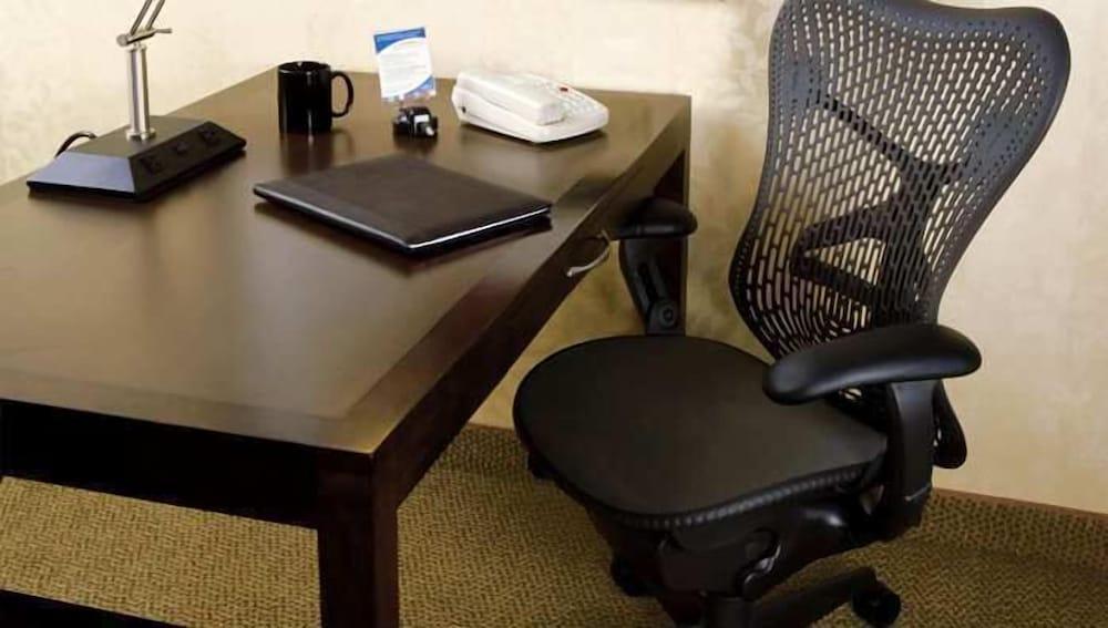 Hilton Garden Inn Lenox Pittsfield Extérieur photo